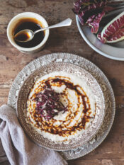 Risotto al taleggio con mosto d'uva e radicchio precoce