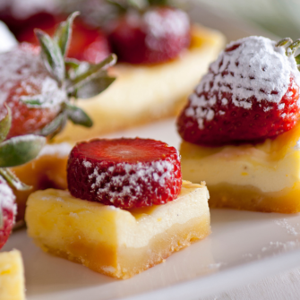 Brownies con cioccolato bianco e fragole