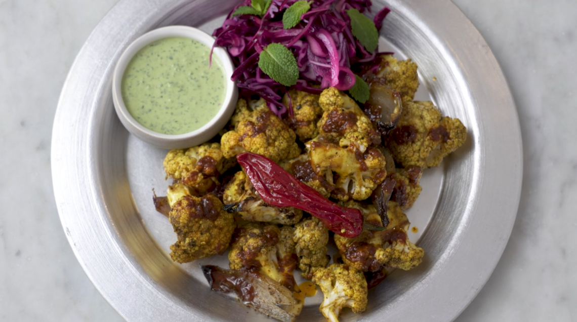 CAVOLFIORE SHAWARMA CON TAHINA VERDE