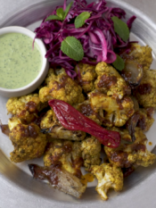 CAVOLFIORE SHAWARMA CON TAHINA VERDE
