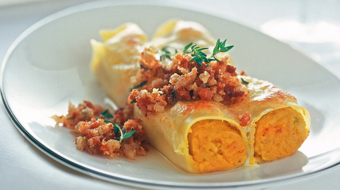 Cannelloni con crema di zucca e trito croccante