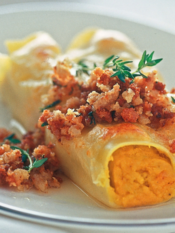 Cannelloni con crema di zucca e trito croccante