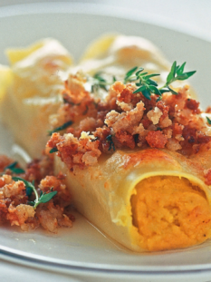 Cannelloni con crema di zucca e trito croccante