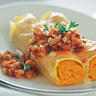 Cannelloni con crema di zucca e trito croccante