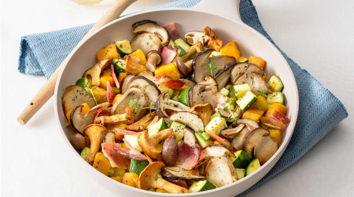 padella con Contorno di funghi e zucca in padella con speck croccante