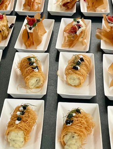 tanti finger food coreani servati in un piattino rettangolare