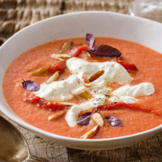 Crema di pomodori con burrata e mandorle