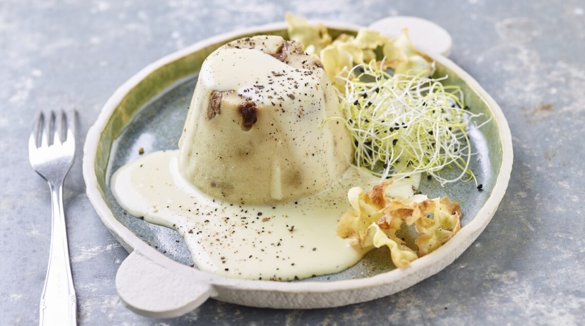 Flan di topinambur, patate e funghi con fonduta