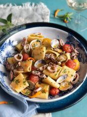 Mezzi Paccheri Con Sugo Di Pesce, datterini e vongole