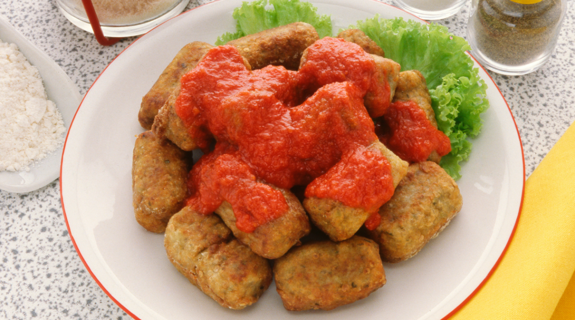 Polpette di melanzane ricoperte di sugo di pomodoro