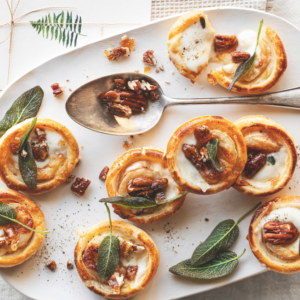 Tartellette allo chèvre con noci pecan caramellate