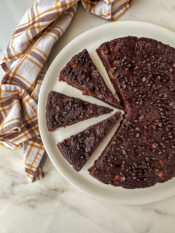 Torta di pane con cioccolato e pere