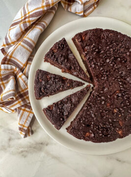 Torta di pane con cioccolato e pere