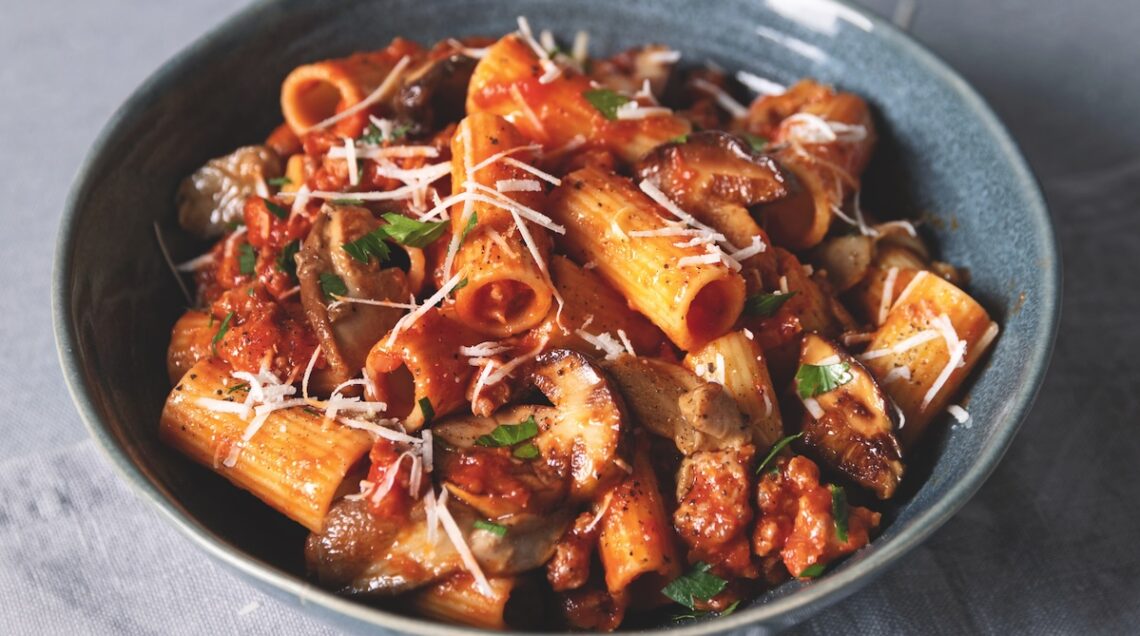 Tortiglioni ai funghi e salsiccia