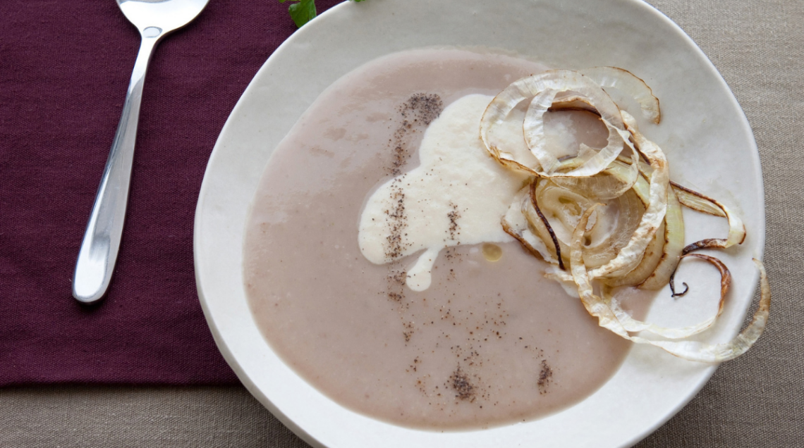 Vellutata di castagne con crema di cipolle