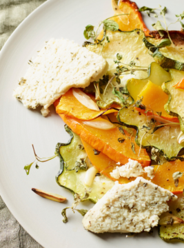 Zucca arrostita all'aglio con formaggio di semi