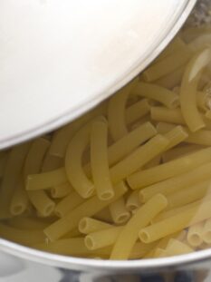 maccheroncini in pentola a fuoco spento