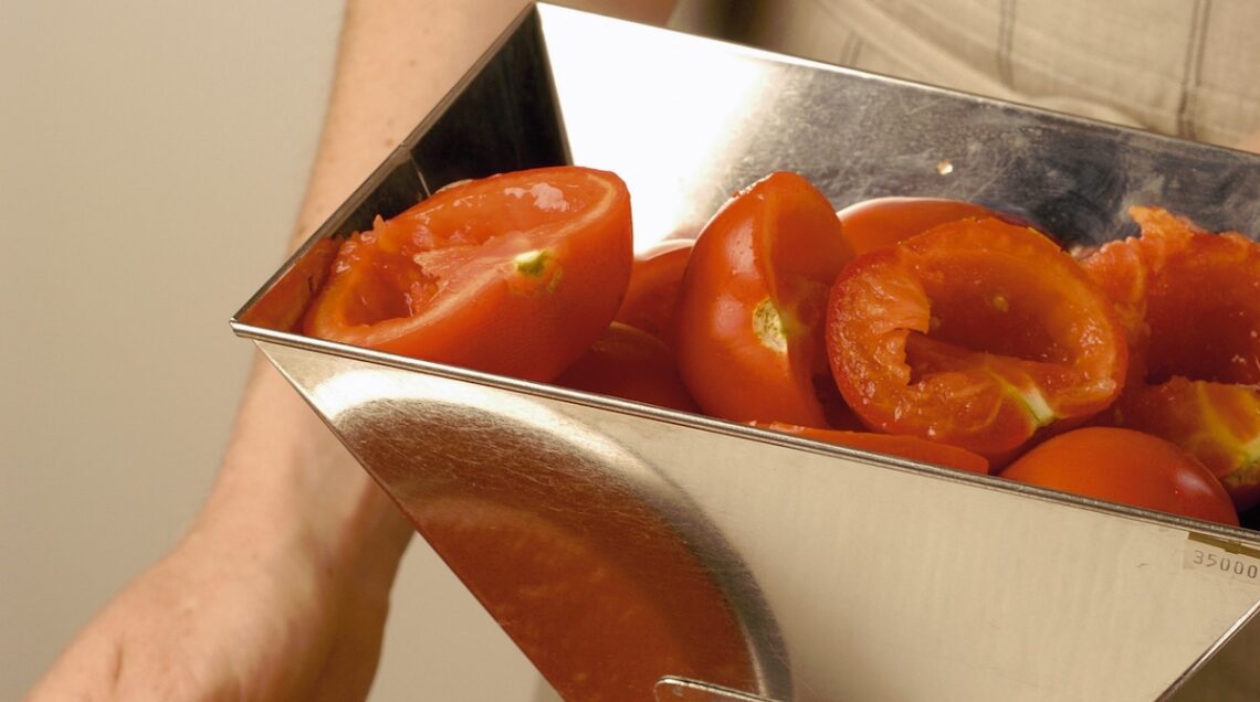 pomodori crudi nel passaverdure