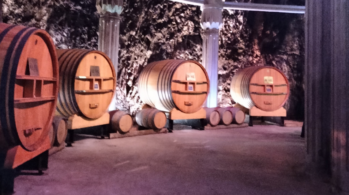 botti nella cantina del Chateau Romanin