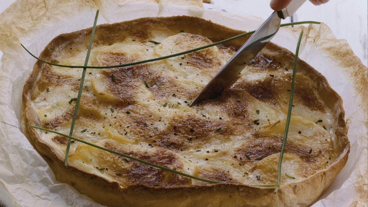 Torta alle nocciole con patate e taleggio