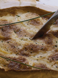 Torta di nocciole con patate e taleggio