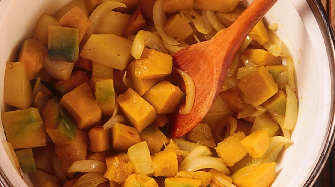 zucca e soffritto in pentola