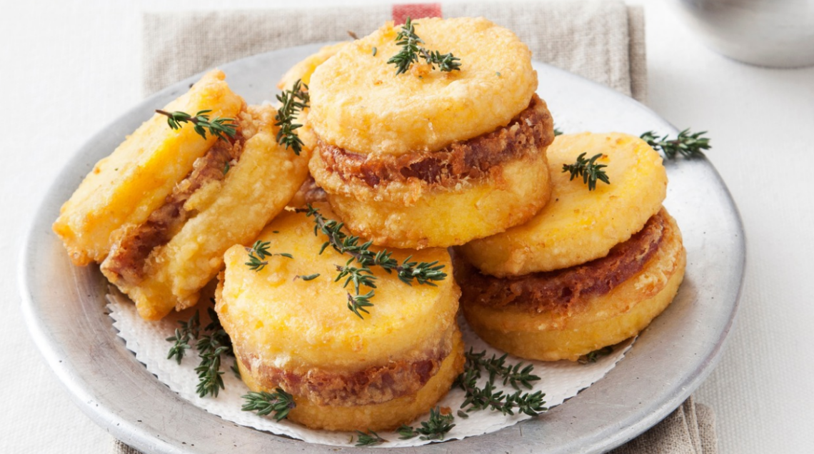 Bignè di polenta con zampone e formaggio