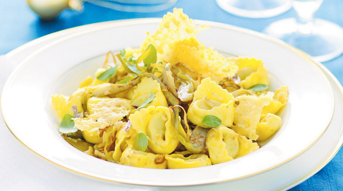 Cappelletti con carciofi e cialdine di grana