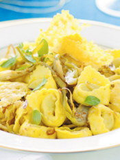 Cappelletti con carciofi e cialdine di grana