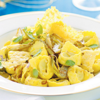 Cappelletti con carciofi e cialdine di grana