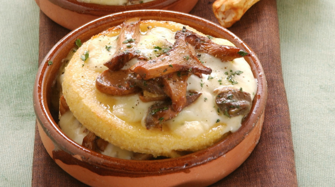 Cocottine di polenta con funghi e fontina
