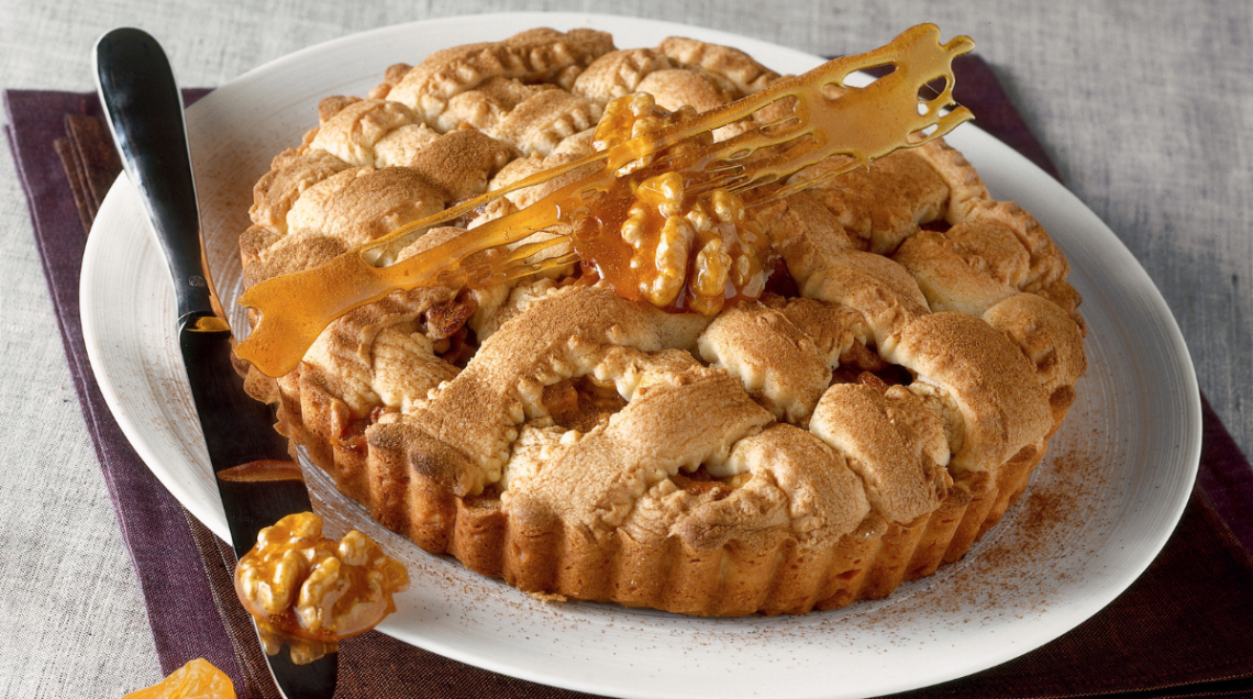 Crostata di noci e albicocche al caramello