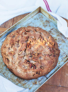 Pane alle castagne, noci e farina di farro