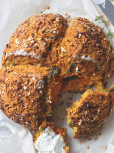 Pane veloce al kefir con erbe e curcuma: senza lievito