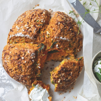 Pane veloce al kefir con erbe e curcuma: senza lievito