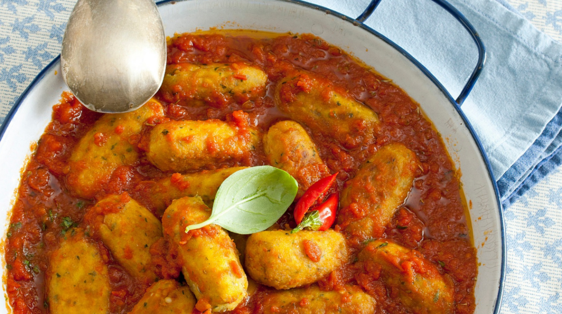Polpette di pollo al pesto con sugo di pomodoro