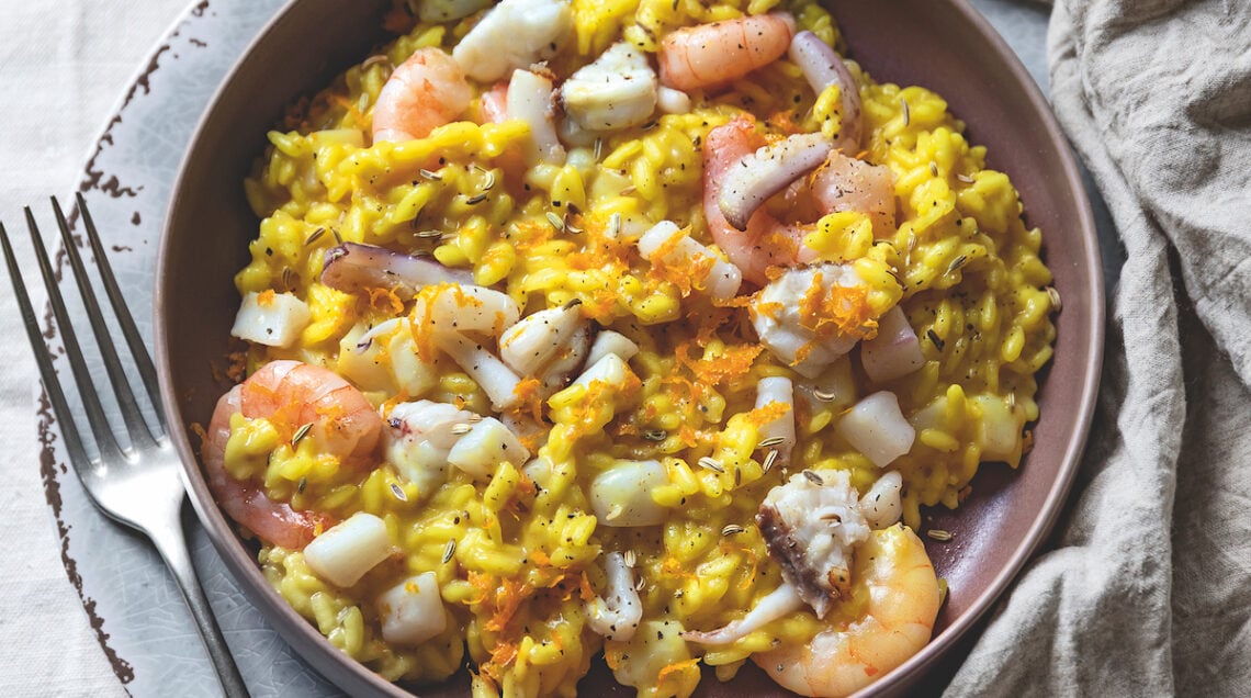 Risotto all'arancia con gamberi, seppie e rana pescatrice