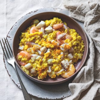 Risotto all'arancia con gamberi, seppie e rana pescatrice