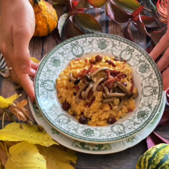 Risotto cremoso alla zucca, gorgonzola, speck e nocciole