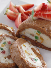Rotolo con coulis di fragole