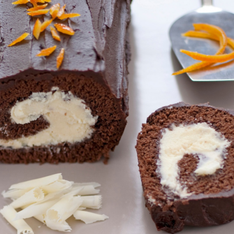 Rotolo con crema al cioccolato bianco