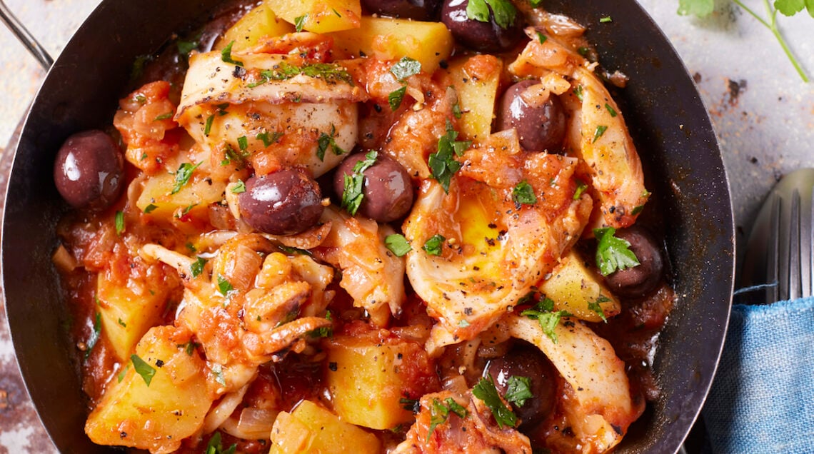 Seppie in umido con patate e olive nere