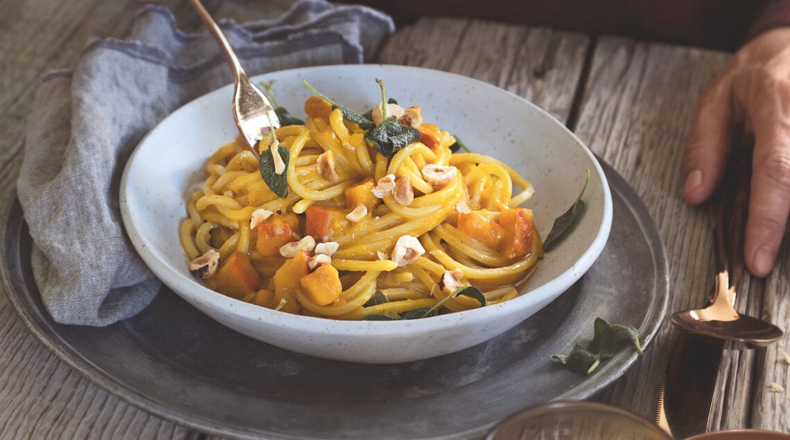 Spaghetti risottati alla zucca con crema di nocciole