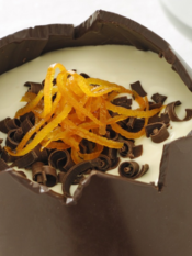 Tiramisù all'arancia nell'uovo di Pasqua