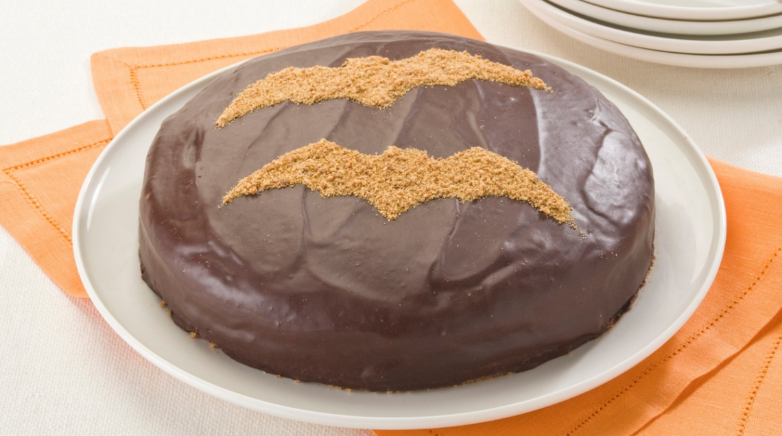 torta al cioccolato con due pipistrelli