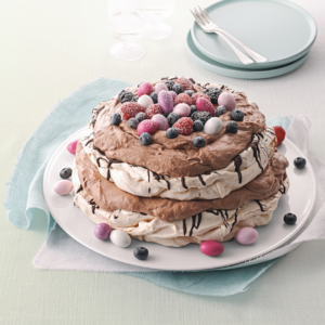Torta meringata al gianduia e frutti di bosco: