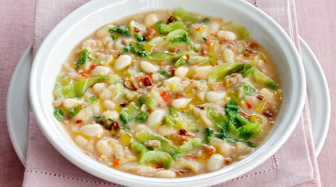zuppa di fagioli zolfini e scarola