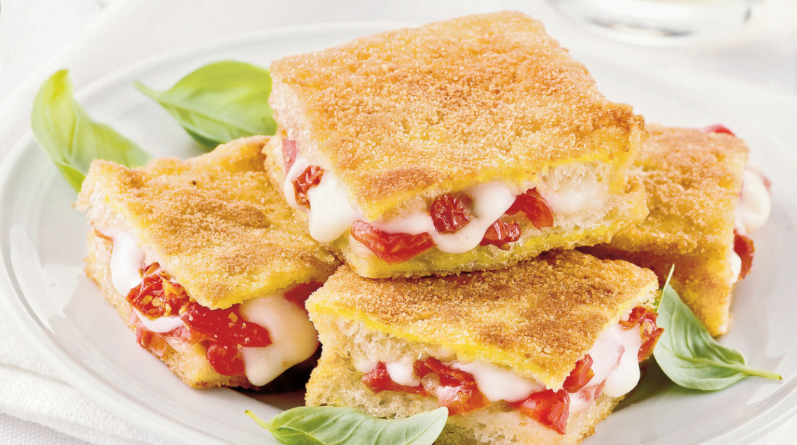quattro pezzi di mozzarella in carrozza filanti