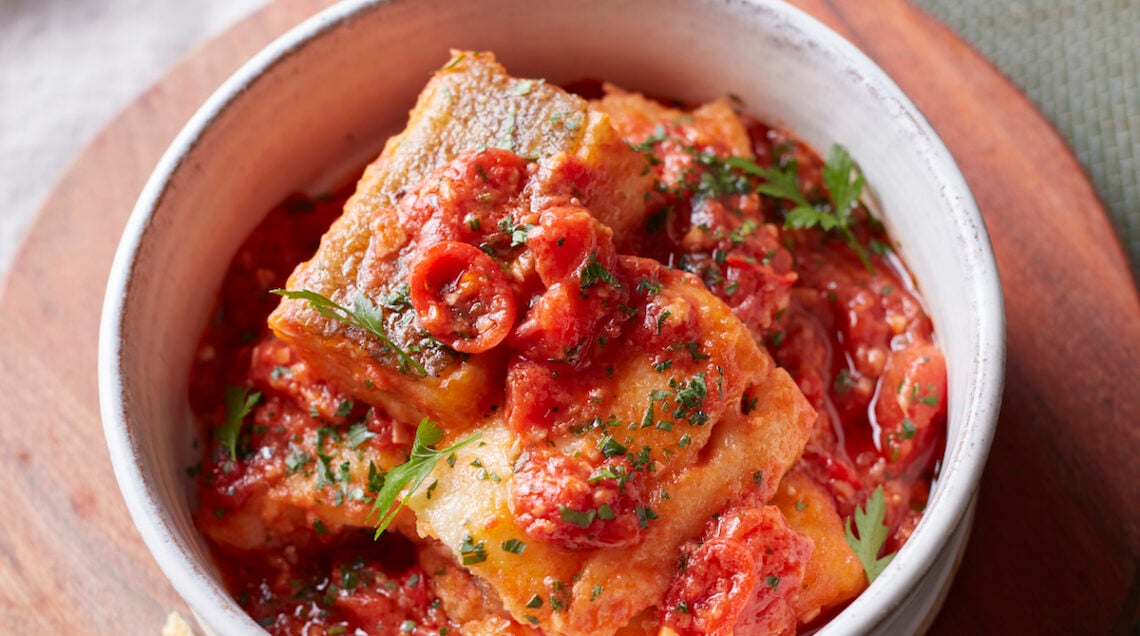 Baccalà in umido al pomodoro, aglio e peperoncino