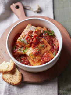 Baccalà in umido al pomodoro, aglio e peperoncino